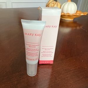Mary Kay Instant Puffiness Reducer
.35 oz